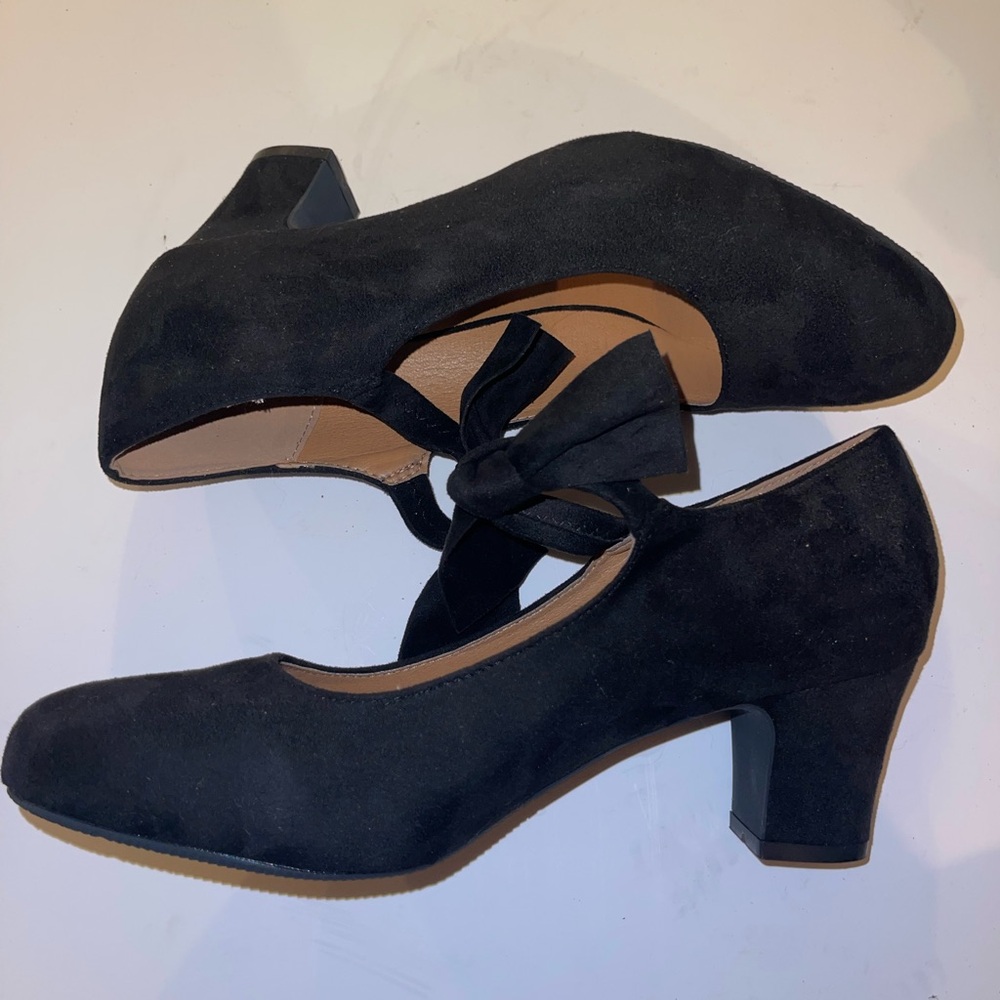 Chic Black Bow-Tie Heels for Women - Picture 3 of 4
